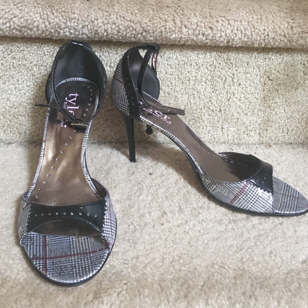 Richard Tyler black heels
